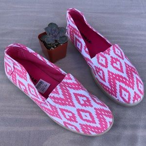 Woman Canvas Flats NWT Size 7.5